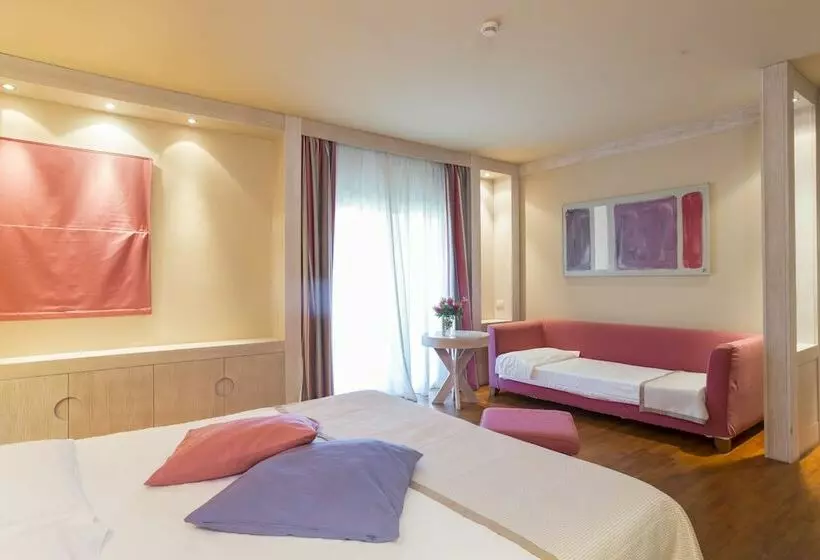 Deluxe Kolmen Hengen Huone, Th Tirrenia   Green Park Resort