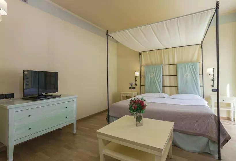Superior Neljän Hengen Huone, Th Tirrenia   Green Park Resort