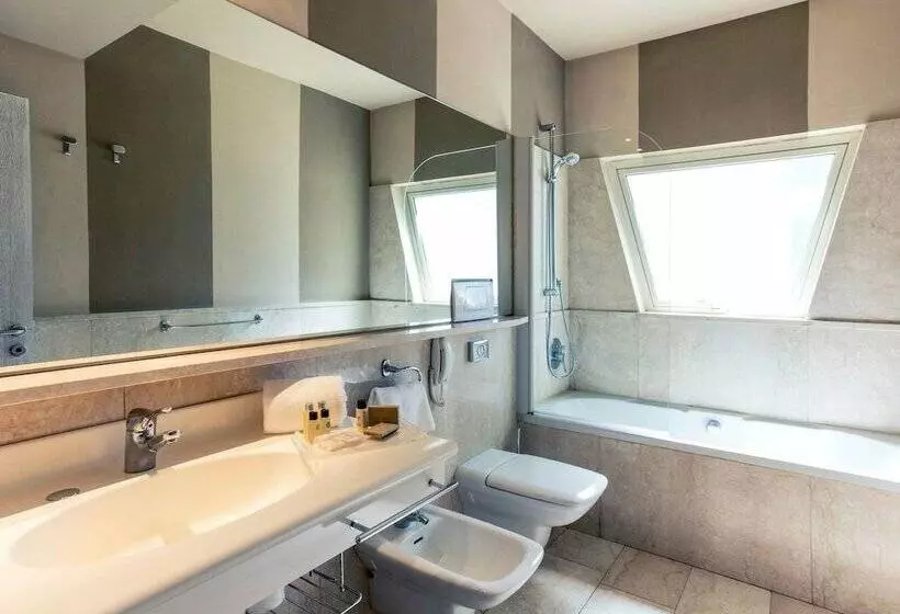 Deluxe Kolmen Hengen Huone, Th Tirrenia   Green Park Resort