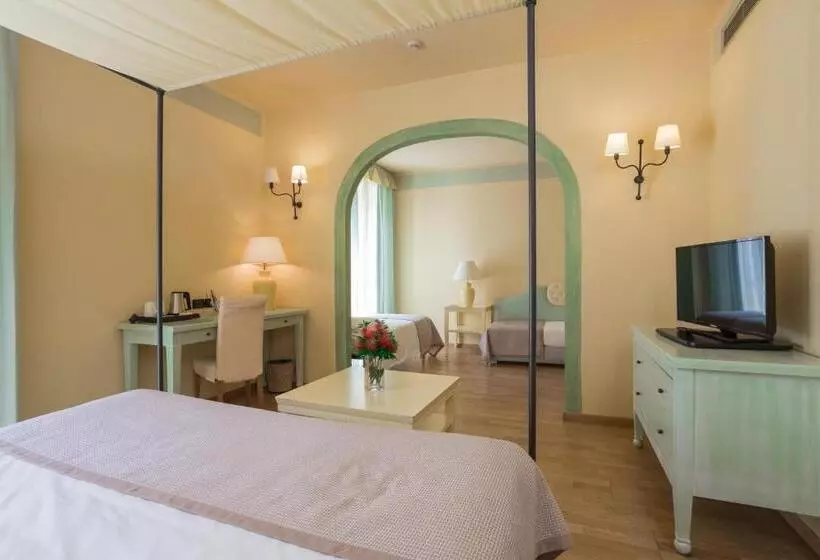 Superior Neljän Hengen Huone, Th Tirrenia   Green Park Resort