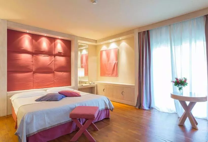 Deluxe Kolmen Hengen Huone, Th Tirrenia   Green Park Resort