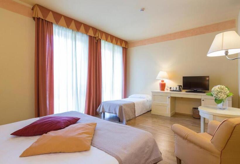 Трехместный Номер Superior, Th Tirrenia   Green Park Resort