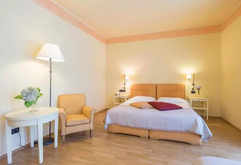 Superior Kolmen Hengen Huone, Th Tirrenia   Green Park Resort