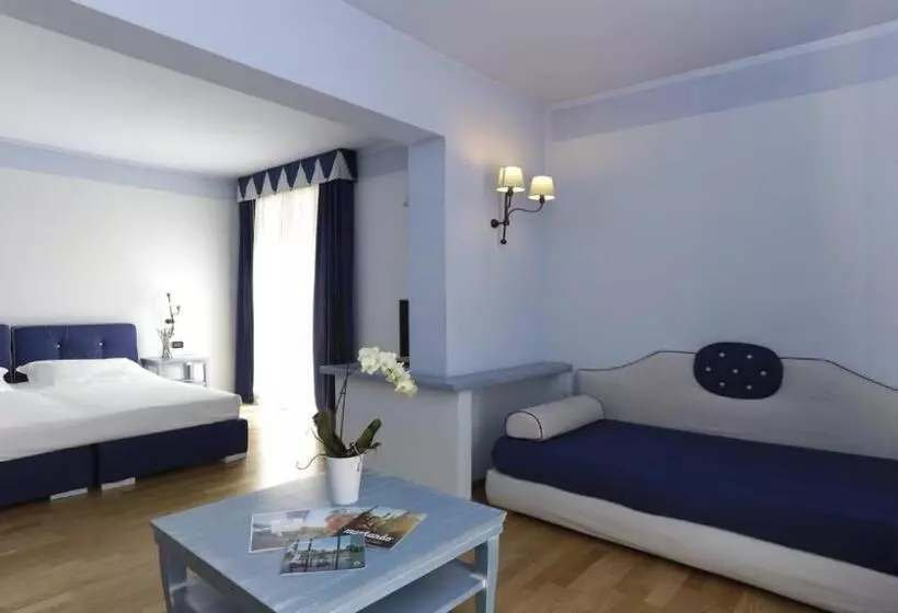 Deluxe Neljän Hengen Huone, Th Tirrenia   Green Park Resort