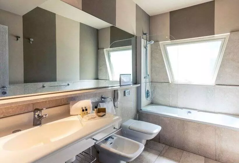 Deluxe Neljän Hengen Huone, Th Tirrenia   Green Park Resort