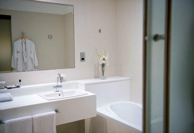 اتاق سوپریور, Millennium Airport Hotel Dubai