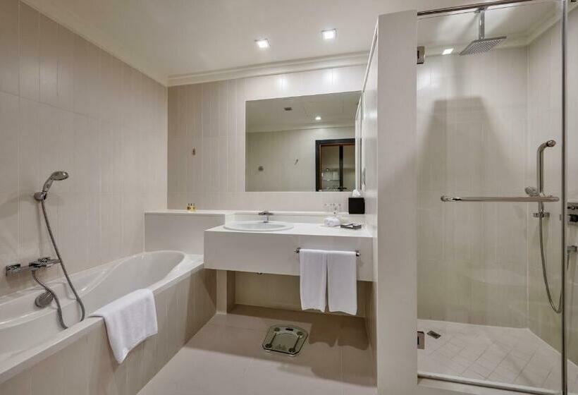 اتاق سوپریور با تخت بزرگ, Millennium Airport Hotel Dubai