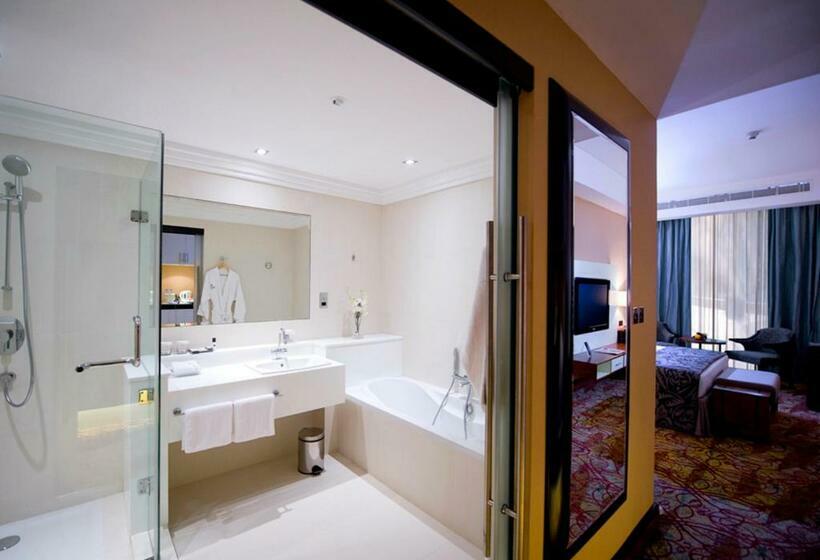 اتاق سوپریور با تخت بزرگ, Millennium Airport Hotel Dubai