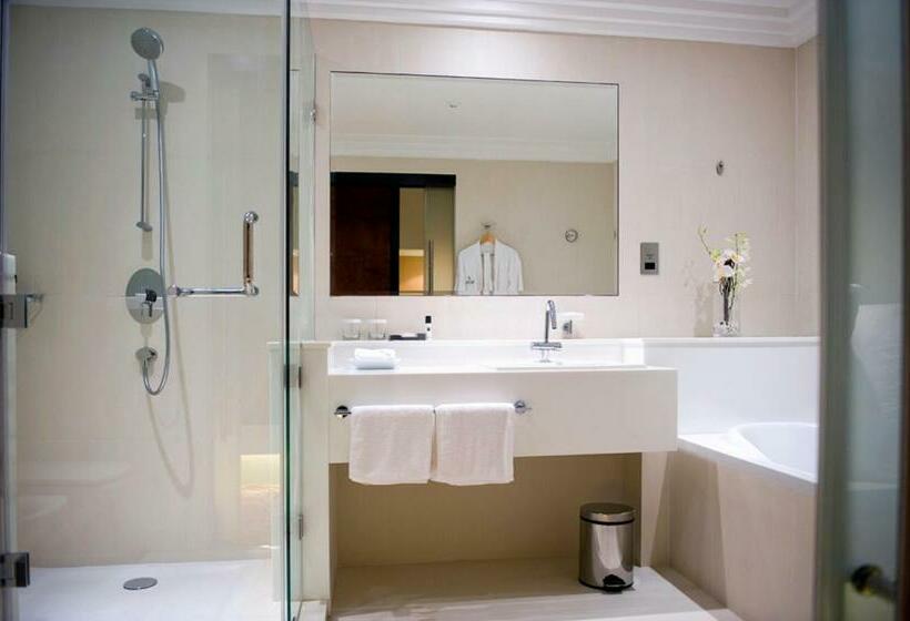 اتاق سوپریور با تخت بزرگ, Millennium Airport Hotel Dubai