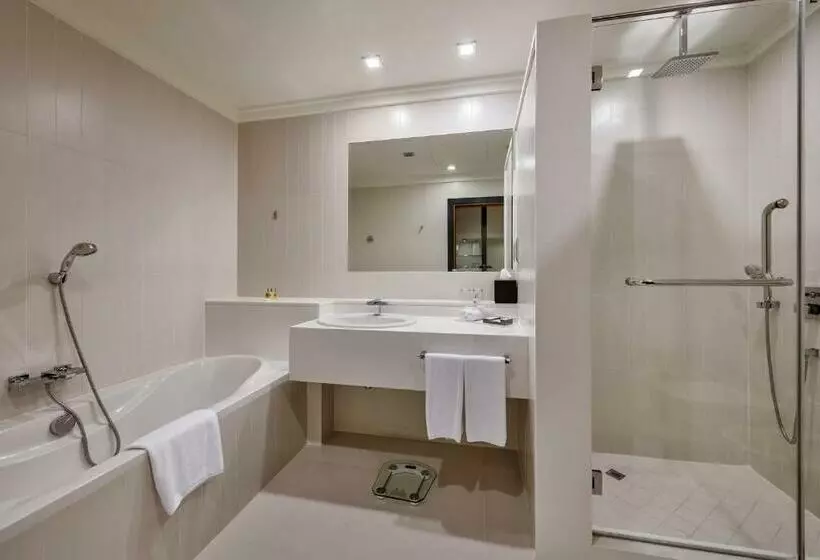 اتاق استاندارد با تخت بزرگ, Millennium Airport Hotel Dubai