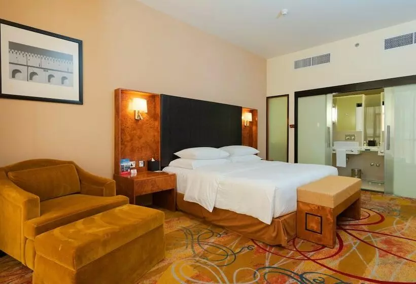 اتاق سوپریور با تخت بزرگ, Millennium Airport Hotel Dubai