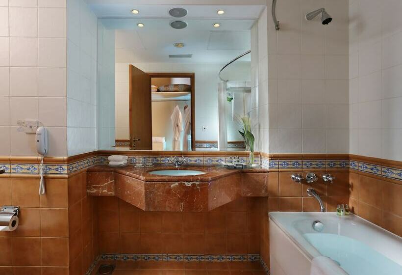 اتاق لوکس با تخت بزرگ, Millennium Airport Hotel Dubai