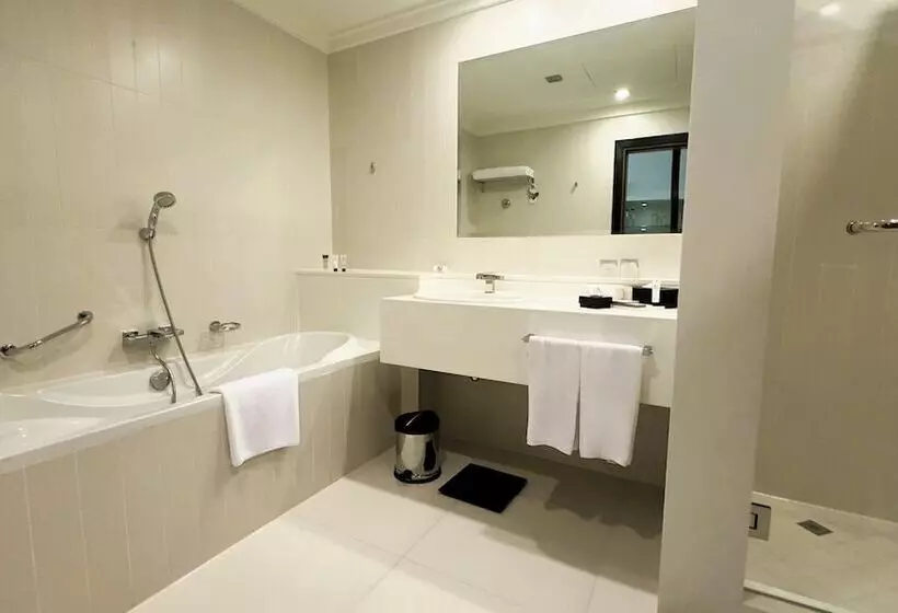 اتاق سوپریور, Millennium Airport Hotel Dubai