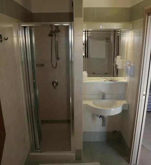 اتاق سوپریور سه تخته, Albergo Il Giardino