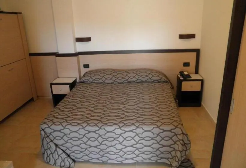 اتاق سوپریور سه تخته, Albergo Il Giardino