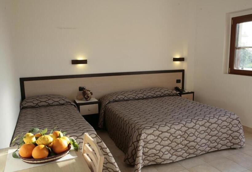غرفة سوبيريور ثلاثية, Albergo Il Giardino
