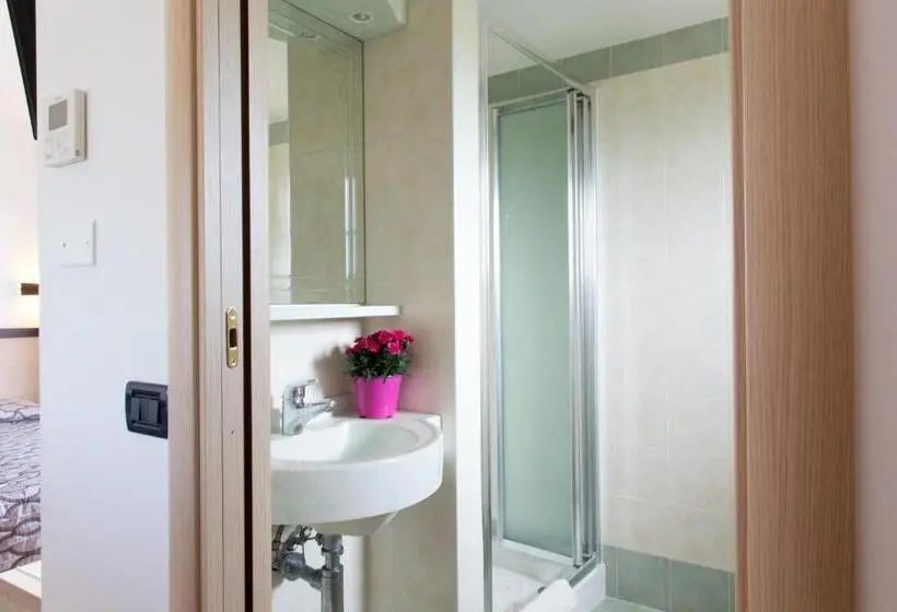 اتاق سوپریور چهار تخته, Albergo Il Giardino