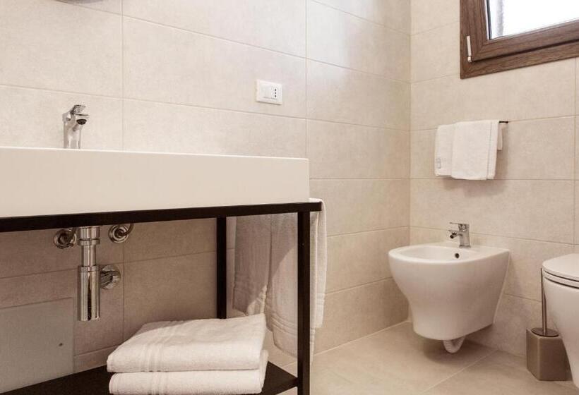 جناح جونيور, Albergo Il Giardino