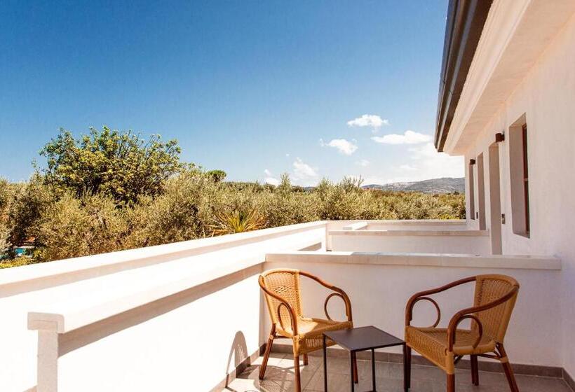جناح جونيور, Albergo Il Giardino