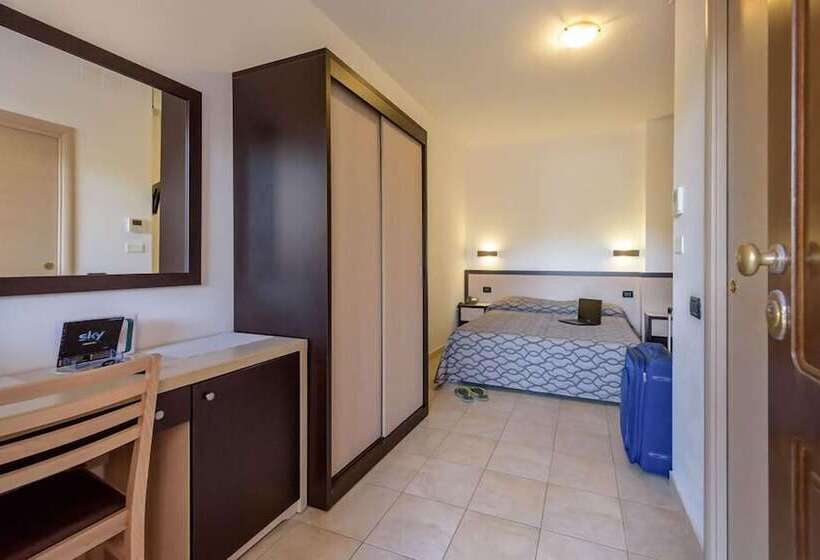 غرفة سوبيريور ثلاثية, Albergo Il Giardino
