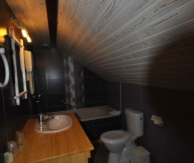 חדר סטנדרט לשלושה, Auberge Du Hérisson