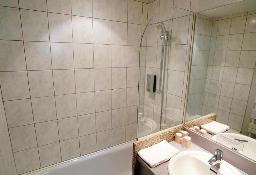 غرفة قياسية ثلاثية, Boutique Logis Hôtel Relais De Vincey