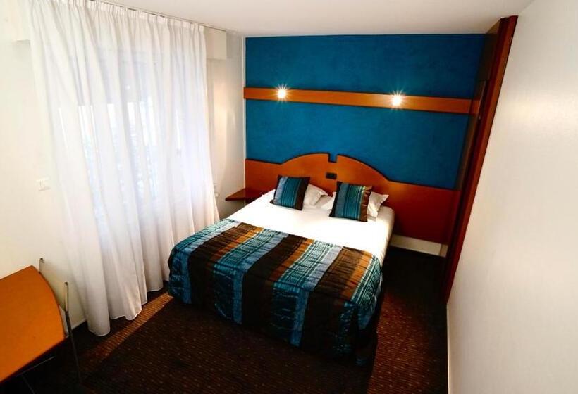 Номер Стандарт Трехместный, Boutique Logis Hôtel Relais De Vincey
