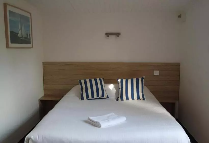 اتاق استاندارد با چشم‌انداز باغ, Hôtel La Petite Bohème