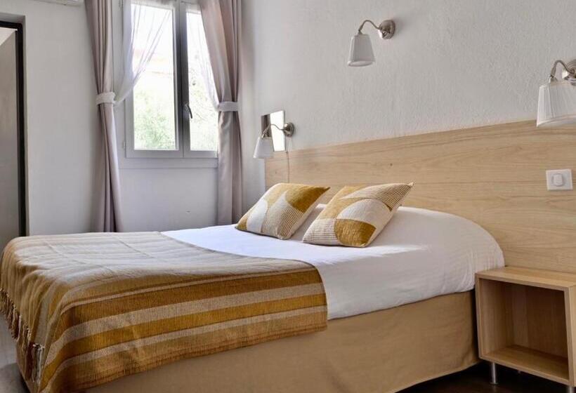 اتاق استاندارد با چشم‌انداز باغ, Hôtel La Petite Bohème