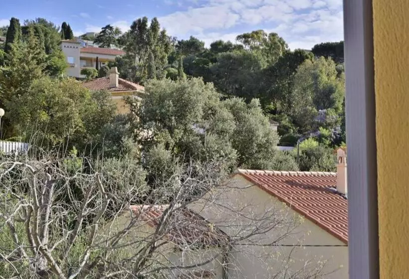 اتاق استاندارد با چشم‌انداز باغ, Hôtel La Petite Bohème