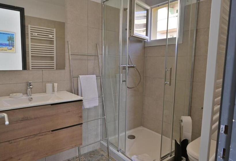 اتاق استاندارد با چشم‌انداز دریا, Hôtel La Petite Bohème