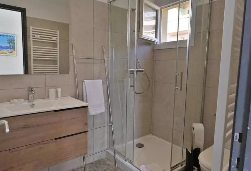 اتاق استاندارد با چشم‌انداز دریا, Hôtel La Petite Bohème