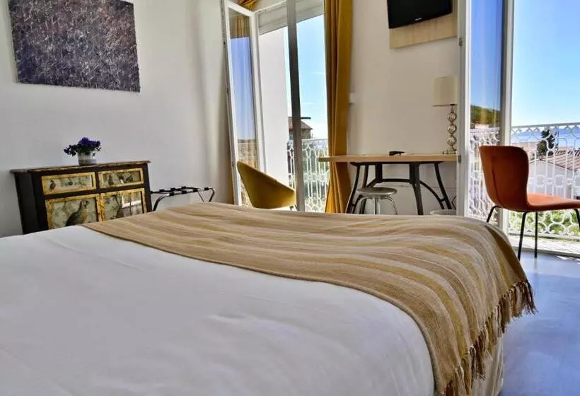 اتاق لوکس با تخت بزرگ, Hôtel La Petite Bohème