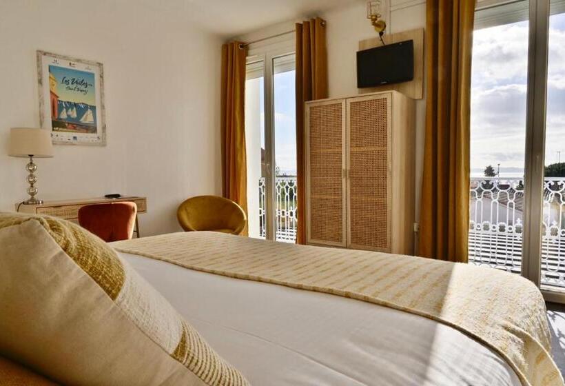 اتاق لوکس با تخت بزرگ, Hôtel La Petite Bohème