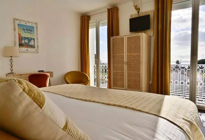 اتاق لوکس با تخت بزرگ, Hôtel La Petite Bohème