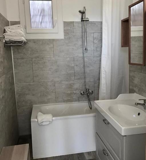 اتاق لوکس, Hôtel La Petite Bohème