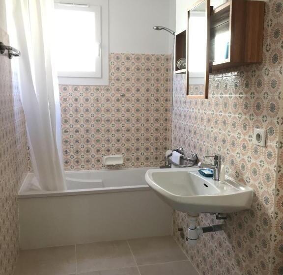 اتاق سوپریور سه تخته, Hôtel La Petite Bohème