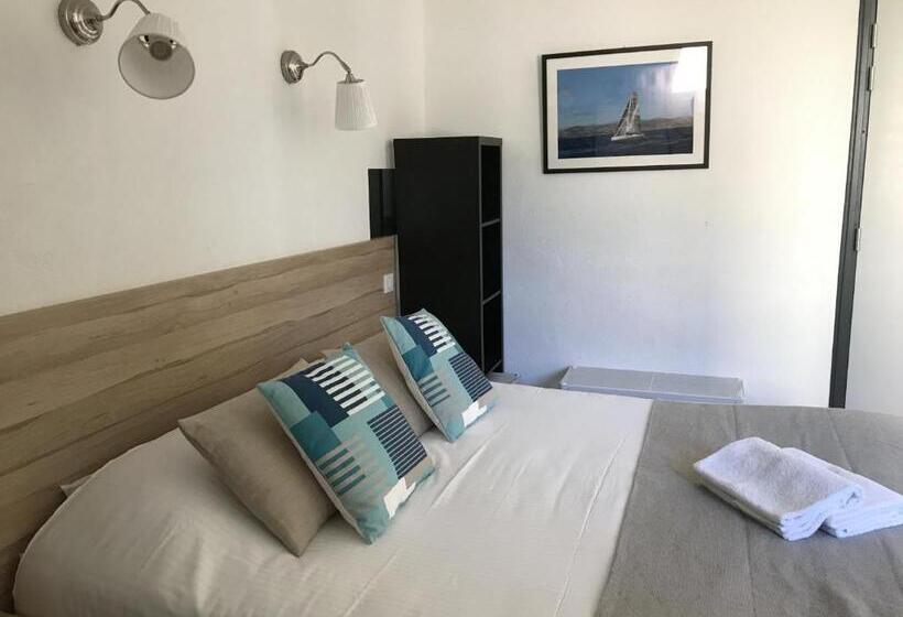 اتاق سوپریور سه تخته, Hôtel La Petite Bohème