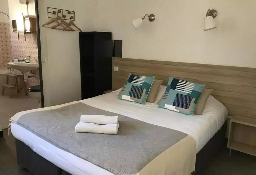 اتاق سوپریور سه تخته, Hôtel La Petite Bohème