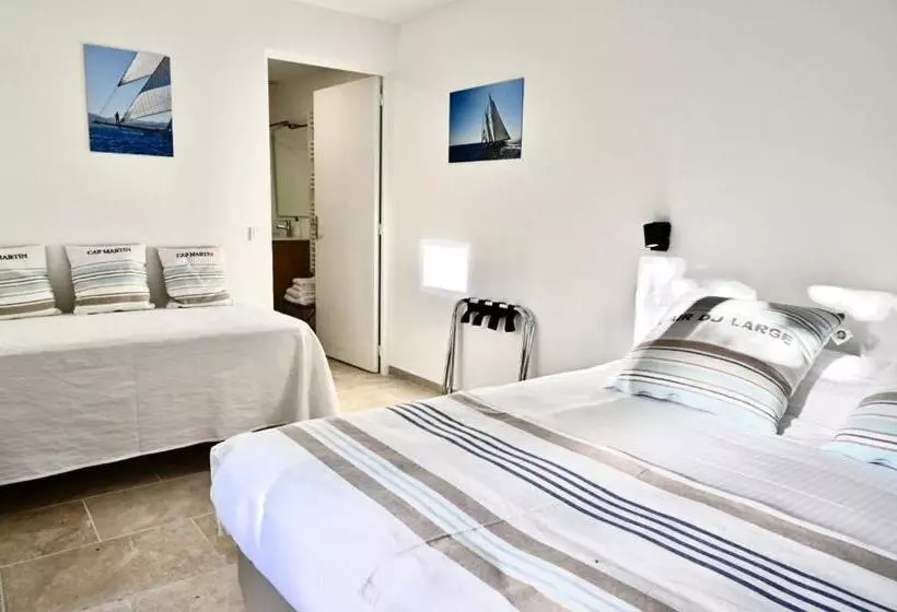 اتاق لوکس سه تخته, Hôtel La Petite Bohème