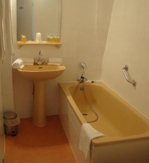 חדר סטנדרט לשלושה, La Poularde