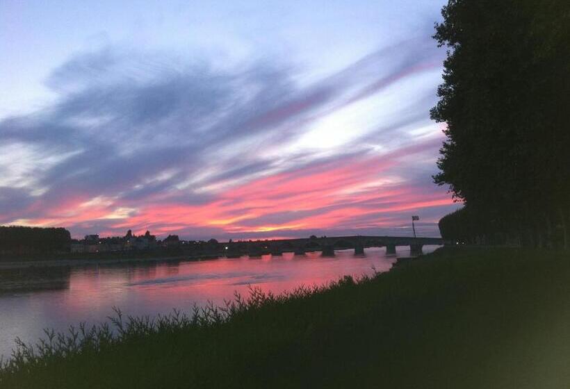 חדר סטנדרט לשלושה, La Poularde