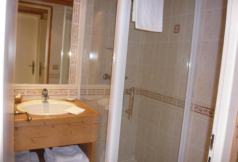 غرفة قياسية, Le Caprice Des Neiges