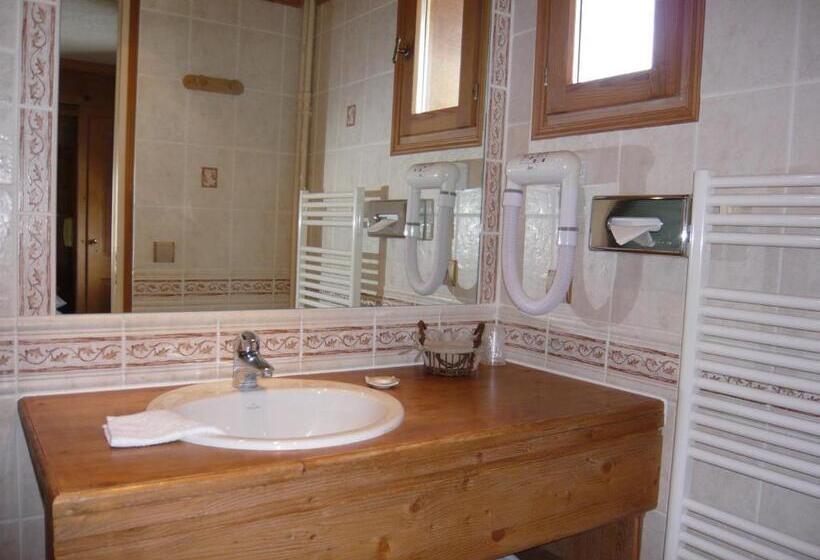 غرفة قياسية ثلاثية, Le Caprice Des Neiges