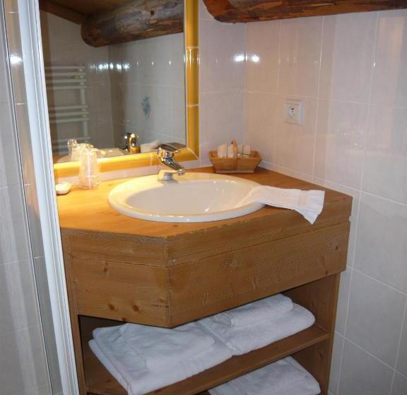 غرفة عادية خماسية, Le Caprice Des Neiges