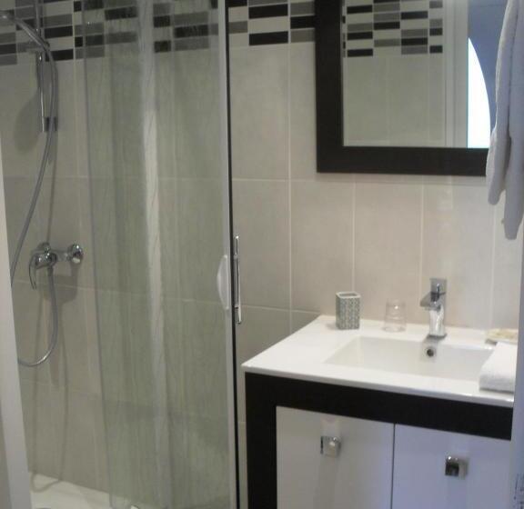 غرفة عائلية, Logis Hôtel Andreinia & Cabanes