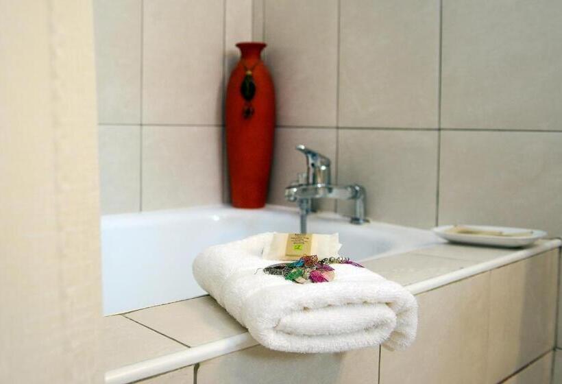 غرفة قياسية ثلاثية, Logis Hôtel Andreinia & Cabanes