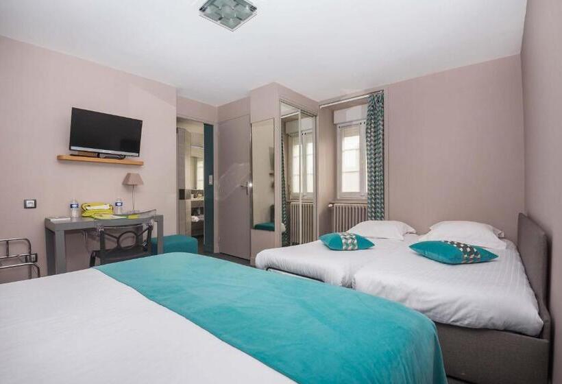 חדר סטנדרט לארבעה, Logis Auberge De La Sélune