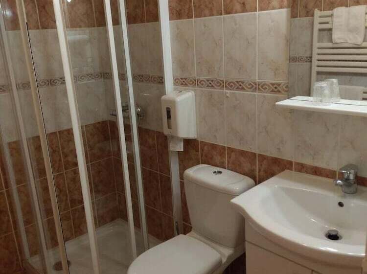 Номер Стандарт Трехместный, Logis De L Europe Restaurant Le Cepage