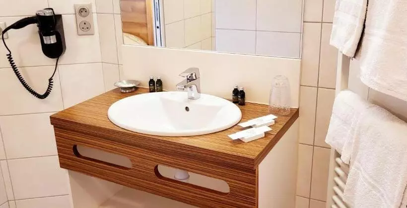 スタンダード４人部屋, Logis Hôtel De France